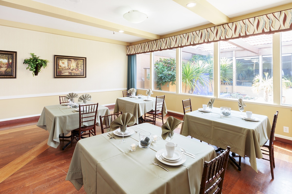 Dining room with tables and chairs